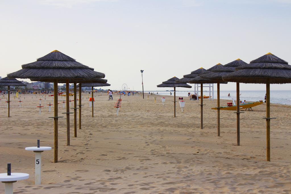 Hotel Amoha Rimini Esterno foto