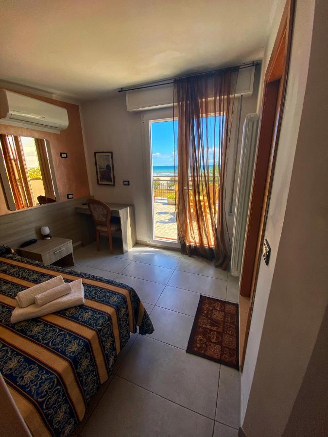 Hotel Amoha Rimini Esterno foto